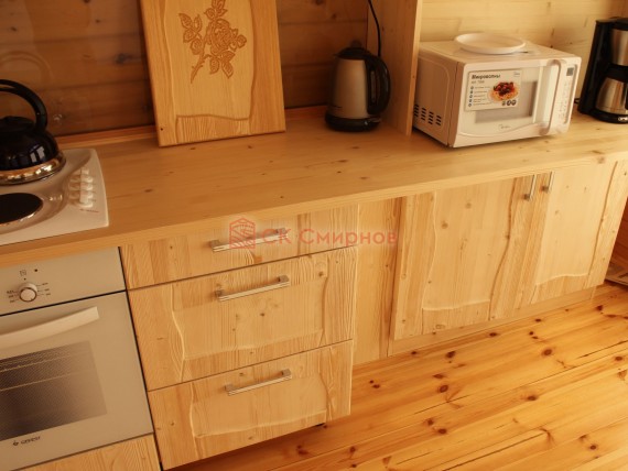 Кухонный гарнитур из массива
